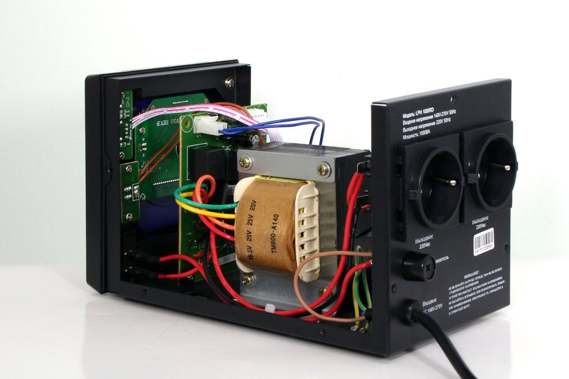 Стабилизатор напряжения LogicPower LPH-1000RD
